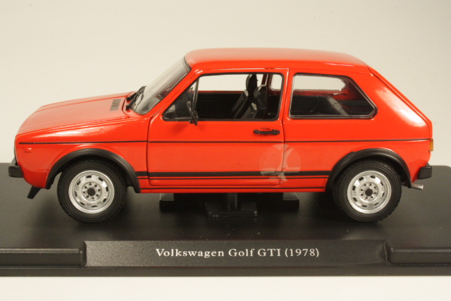 VW Golf 1 GTi 1978, punainen - Sulje napsauttamalla kuva