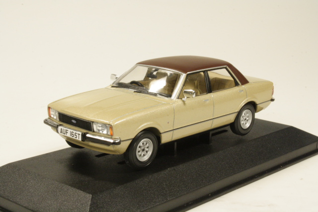 Ford Cortina Mk4 2.0 Ghia 1976, gold