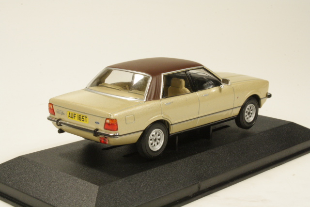 Ford Cortina Mk4 2.0 Ghia 1976, gold