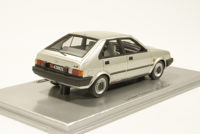 Alfa Romeo Arna 1984, harmaa