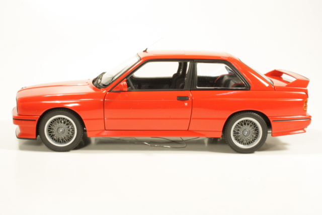 BMW M3 (e30) Sport Evolution 1990, punainen - Sulje napsauttamalla kuva