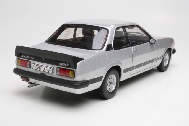 Opel Ascona B Sport 1980, hopea - Sulje napsauttamalla kuva