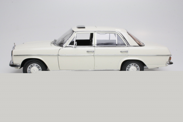 Mercedes 220 (W115) 1968 "Strich 8", white