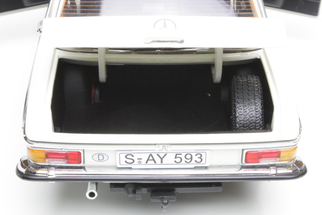 Mercedes 220 (W115) 1968 "Strich 8", white