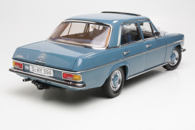 Mercedes 220 (W115) 1968 "Strich 8", sininen - Sulje napsauttamalla kuva