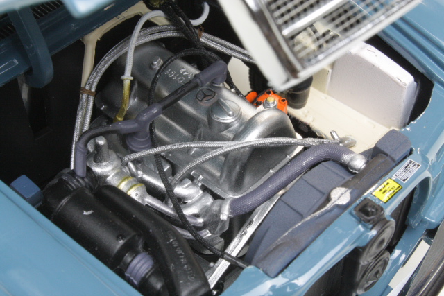 Mercedes 220 (W115) 1968 "Strich 8", sininen
