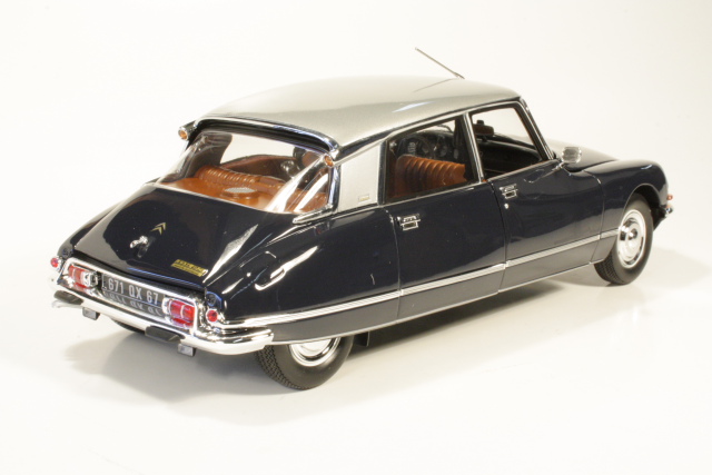 Citroen DS23 Pallas 1972, dark blue/silver