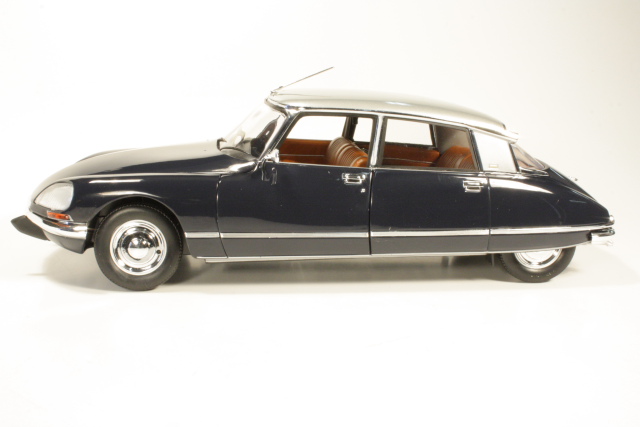 Citroen DS23 Pallas 1972, dark blue/silver