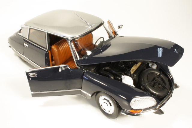 Citroen DS23 Pallas 1972, dark blue/silver