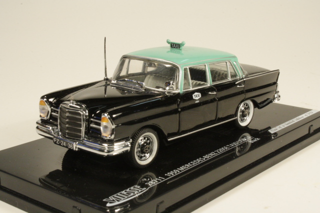 Mercedes 220SE (w111) Lisboa Taxi, musta