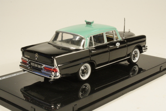 Mercedes 220SE (w111) Lisboa Taxi, musta