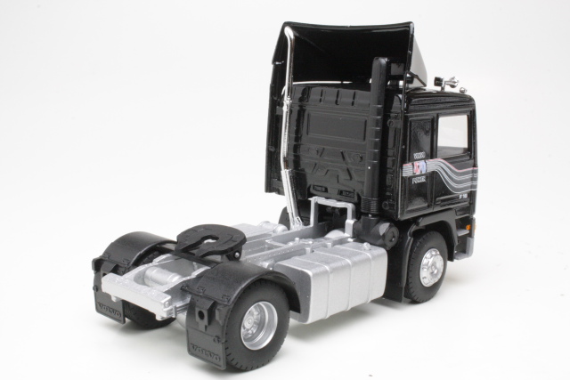 Volvo F16, musta