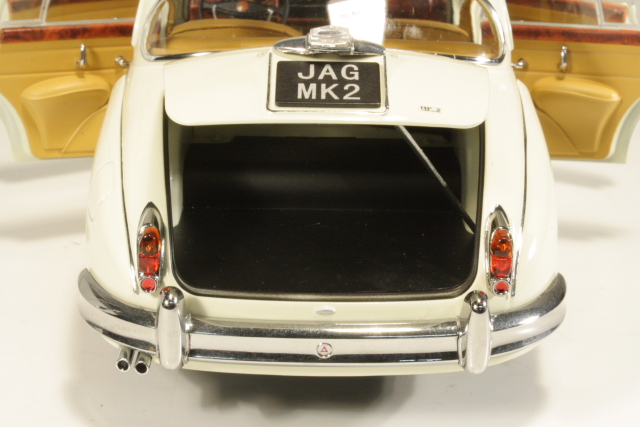 Jaguar Mark 2 3.8 1962, valkoinen