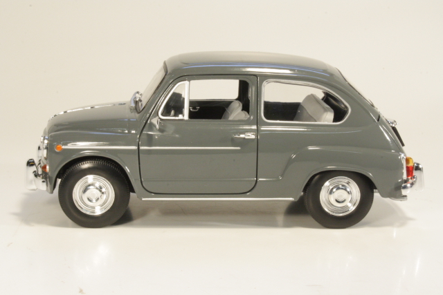 Fiat 600D 1965, grey