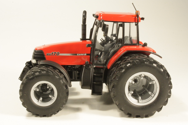 Case Maxxum MX170 Dual Wheels, red