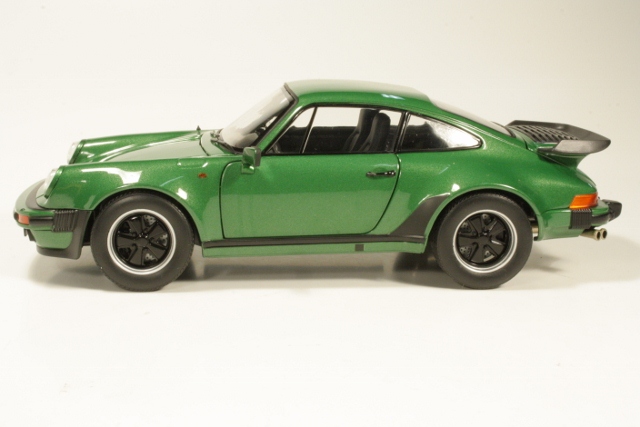 Porsche 911 Turbo 3.3L 1975, vihreä
