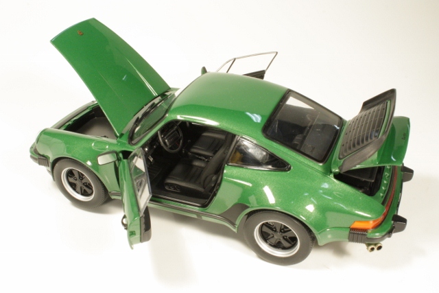Porsche 911 Turbo 3.3L 1975, vihreä