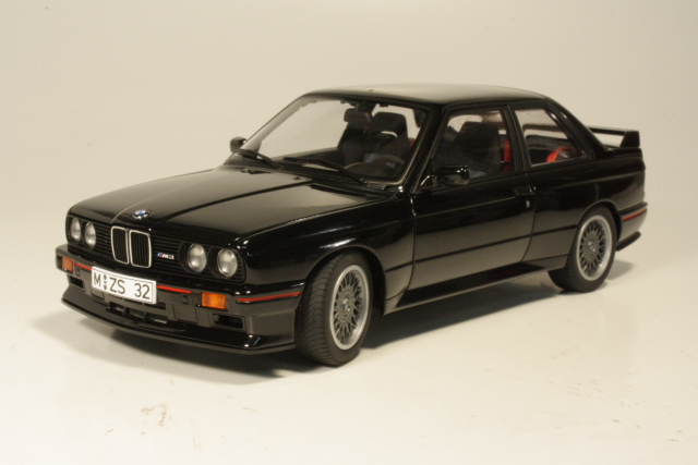BMW M3 (e30) Sport Evolution 1989, musta - Sulje napsauttamalla kuva