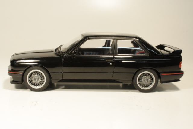 BMW M3 (e30) Sport Evolution 1989, musta