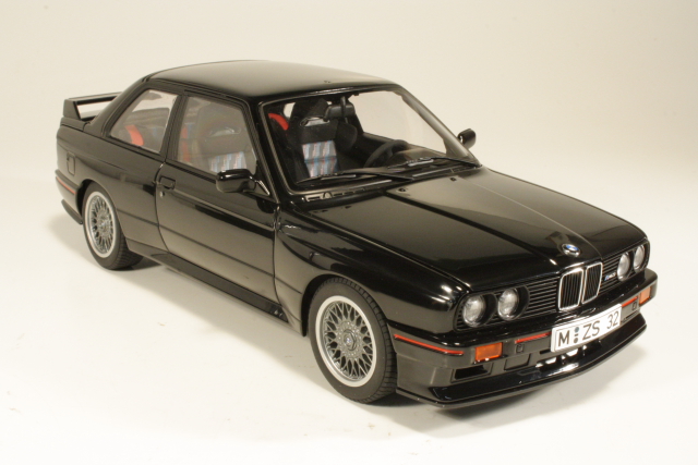 BMW M3 (e30) Sport Evolution 1989, musta - Sulje napsauttamalla kuva