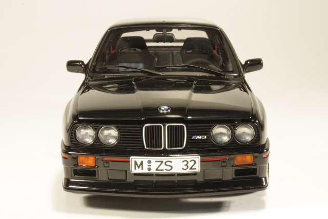 BMW M3 (e30) Sport Evolution 1989, musta - Sulje napsauttamalla kuva