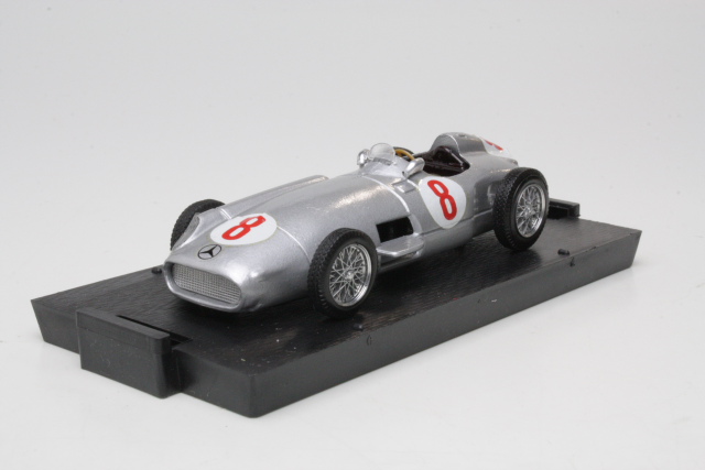 Mercedes W196, Olanda 1955, J.M.Fangio, no.8 - Sulje napsauttamalla kuva