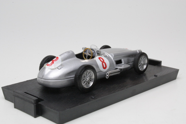 Mercedes W196, Olanda 1955, J.M.Fangio, no.8 - Sulje napsauttamalla kuva