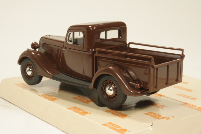 GAZ M415, dark red
