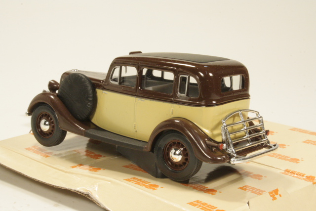 GAZ M1 Taxi, beige/brown