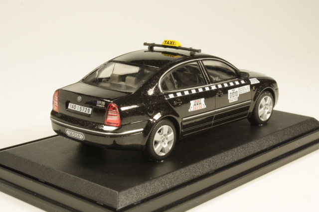 Skoda Superb AAA Taxi "Black Magic"