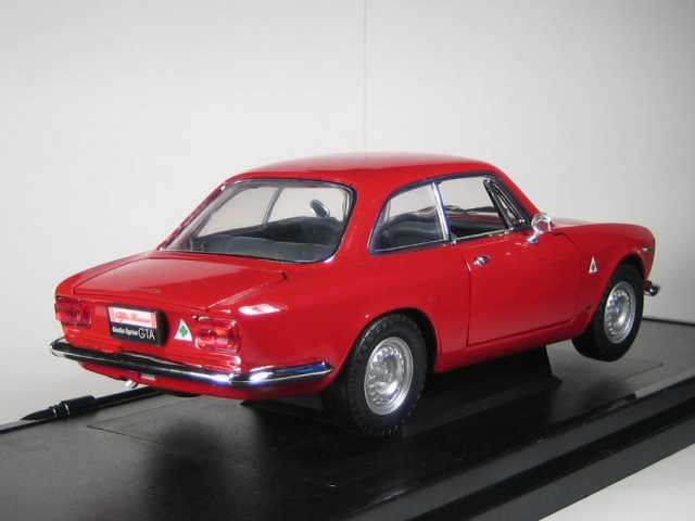 Alfa Romeo Giulia Sprint GTA 1965, red