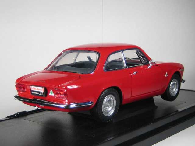 Alfa Romeo Giulia Sprint GTA 1965, punainen - Sulje napsauttamalla kuva