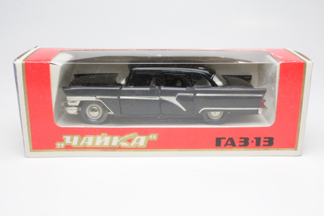 GAZ 13 Tschaika, musta