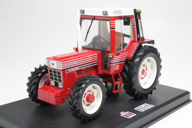 International 856XL 1983, red
