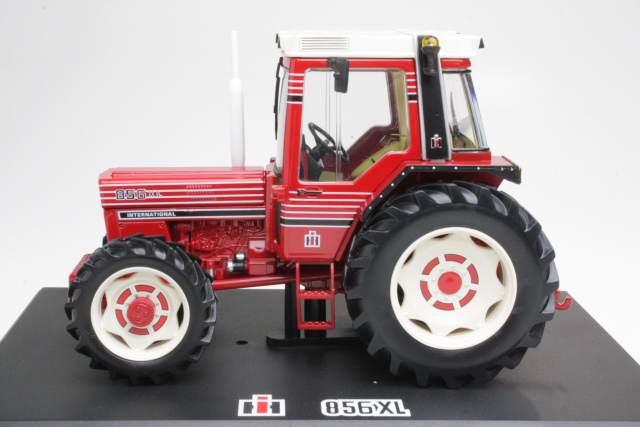 International 856XL 1983, punainen