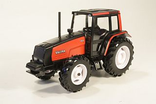 Valtra 6850, punainen