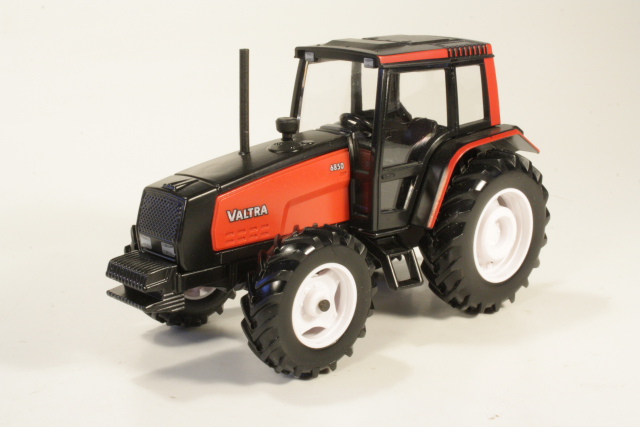 Valtra 6850, punainen
