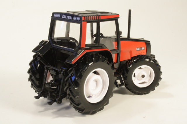 Valtra 6850, punainen