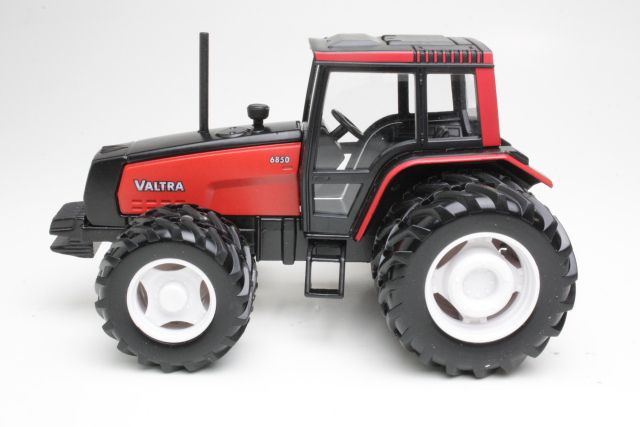 Valtra 6850 "Paripyörät", punainen