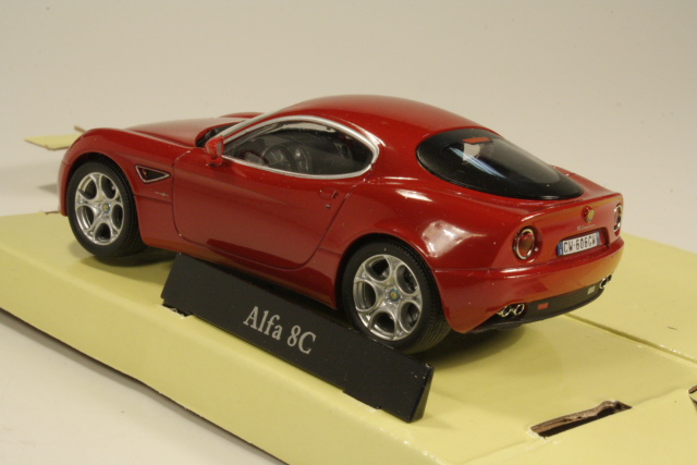 Alfa Romeo 8C, red