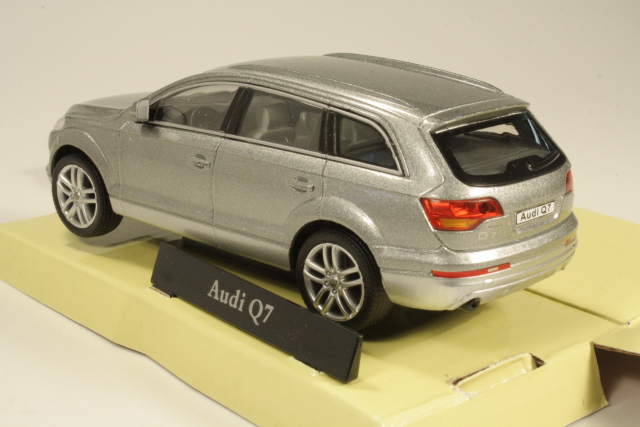 Audi Q7, grey