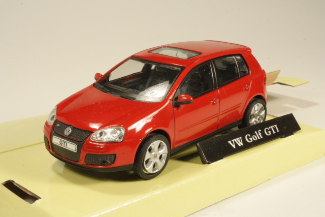 VW Golf 5 GTi, red