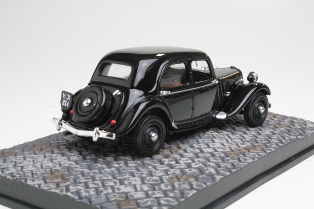 Citroen Traction Avant 1954, musta