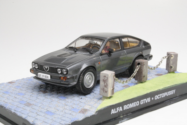 Alfa Romeo GTV6, grey
