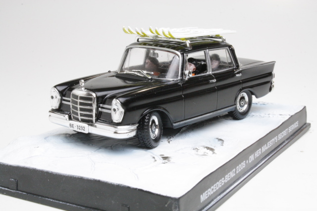 Mercedes 220S, musta