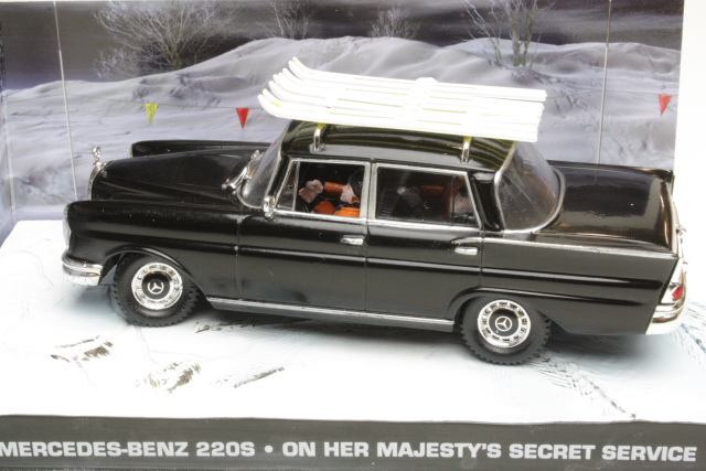 Mercedes 220S, musta