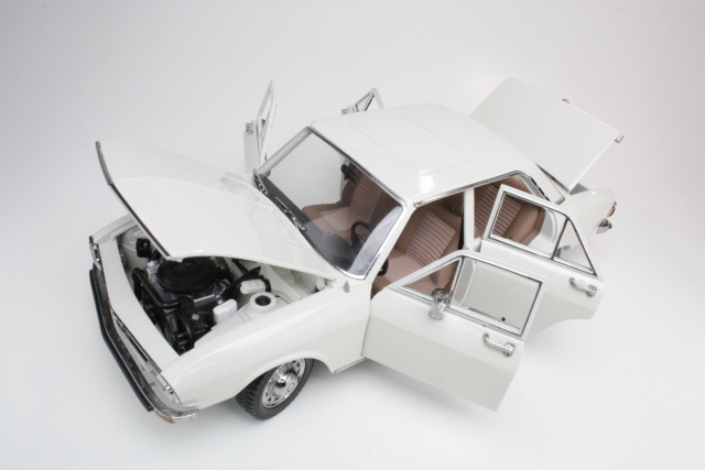 Audi 100 1971, white