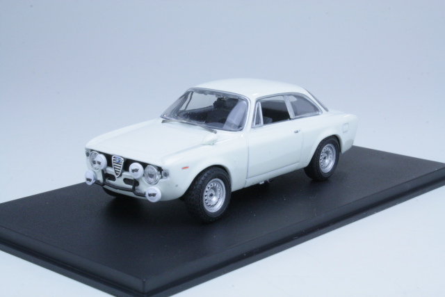 Alfa Romeo GTA 1600, white