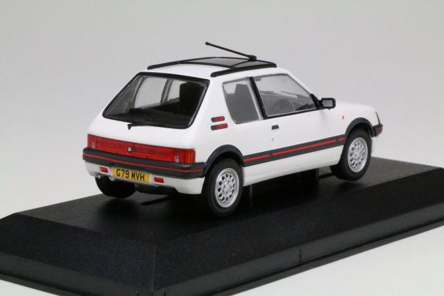 Peugeot 205 GTi 1.6, valkoinen RHD - Sulje napsauttamalla kuva