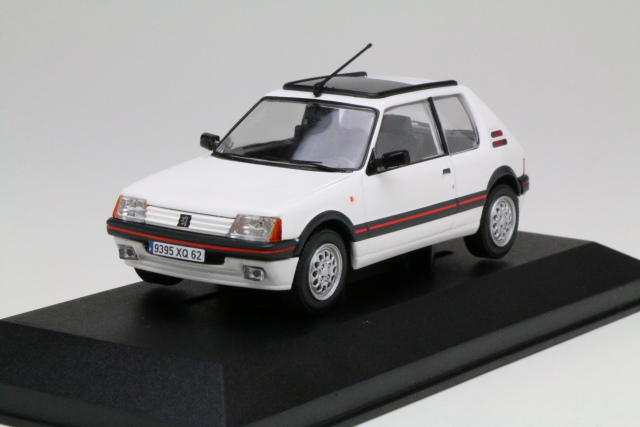 Peugeot 205 GTi 1.6, valkoinen - Sulje napsauttamalla kuva